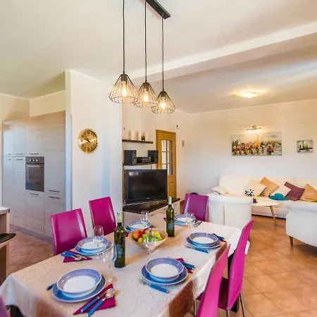 Modern In Rovinj With Private Swimming Pool Βίλα *