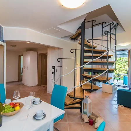 Modern In Rovinj With Private Swimming Pool Βίλα