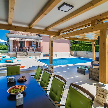 Modern In Rovinj With Private Swimming Pool Kanfanar
